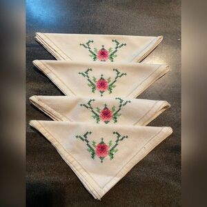 Vintage Lot Of 4 Dinner Napkins Off White Linen Needlepoint Floral